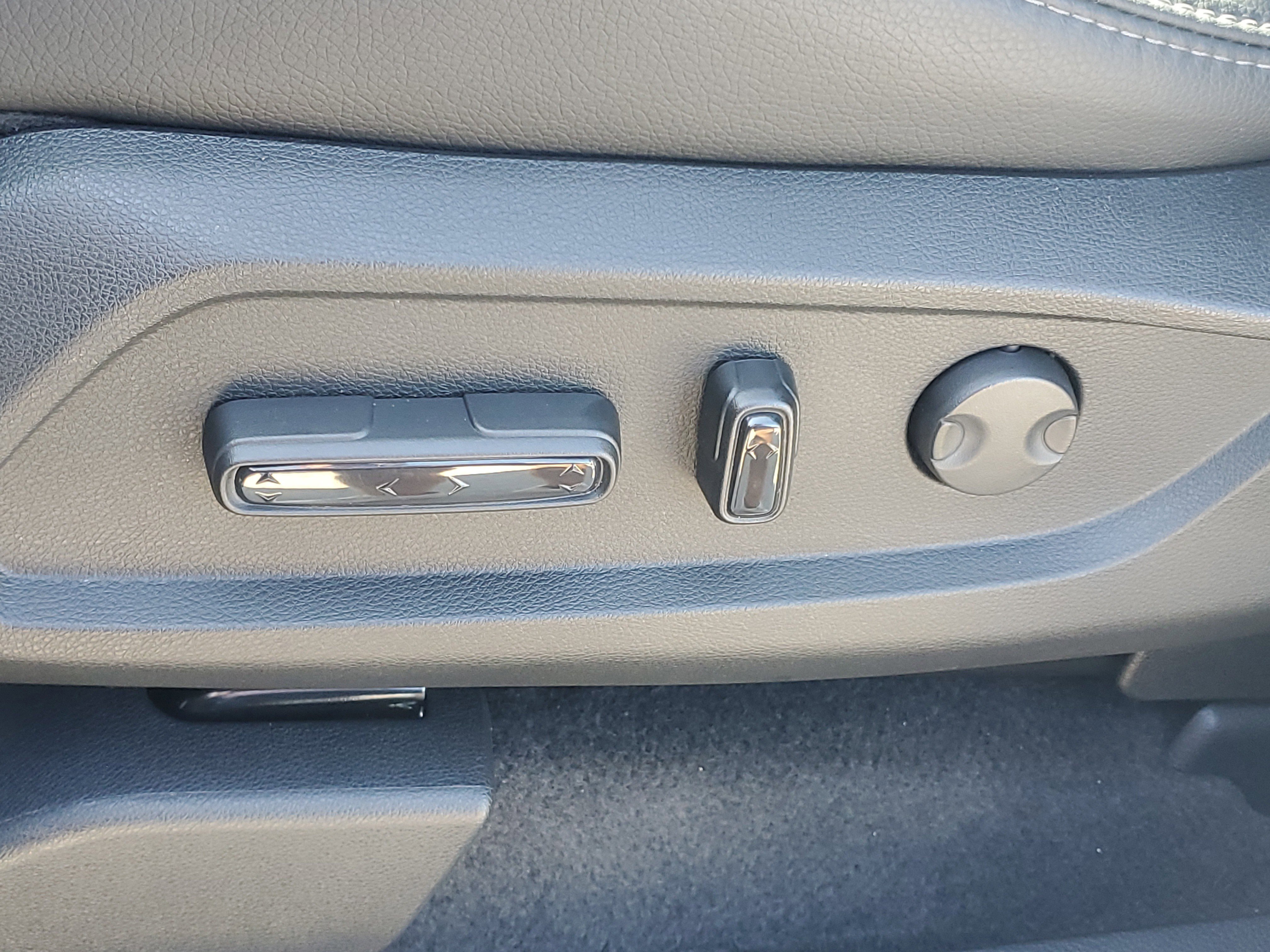 Used 2025 Platinum White Pearl Honda Touring image 19