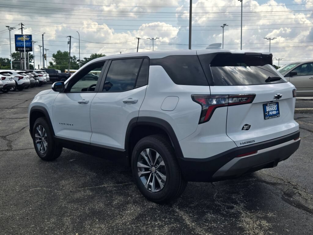2027 Chevrolet Equinox LT - Photo 11