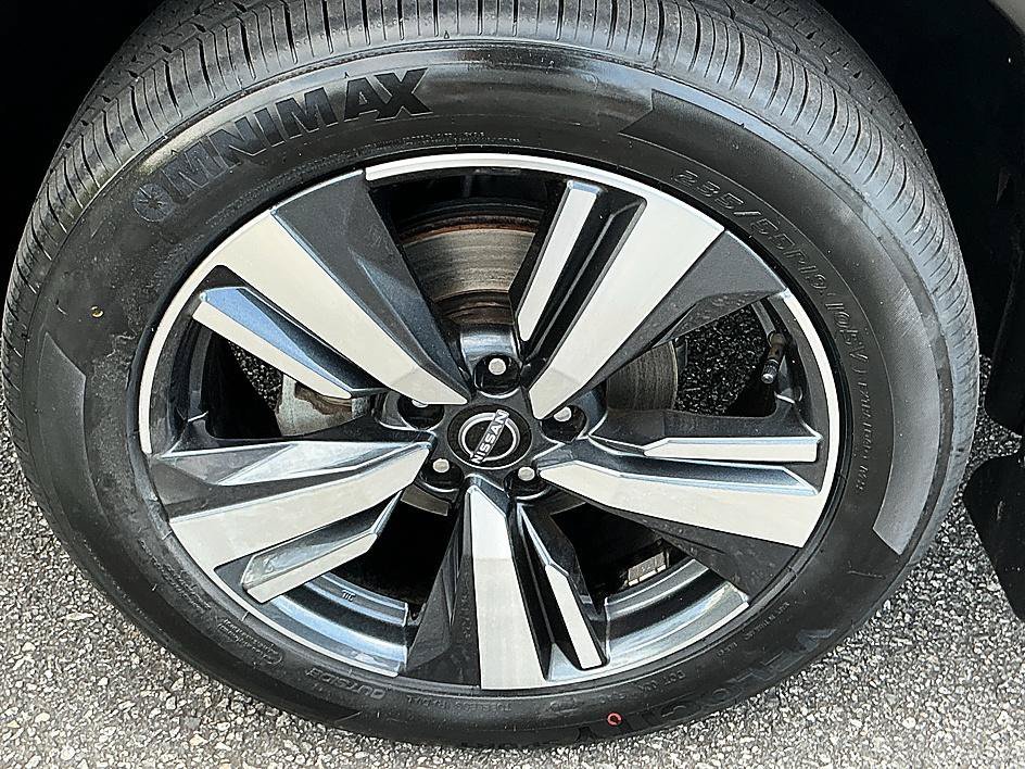Certified Used 2023 Gun Metallic Nissan SL image 10