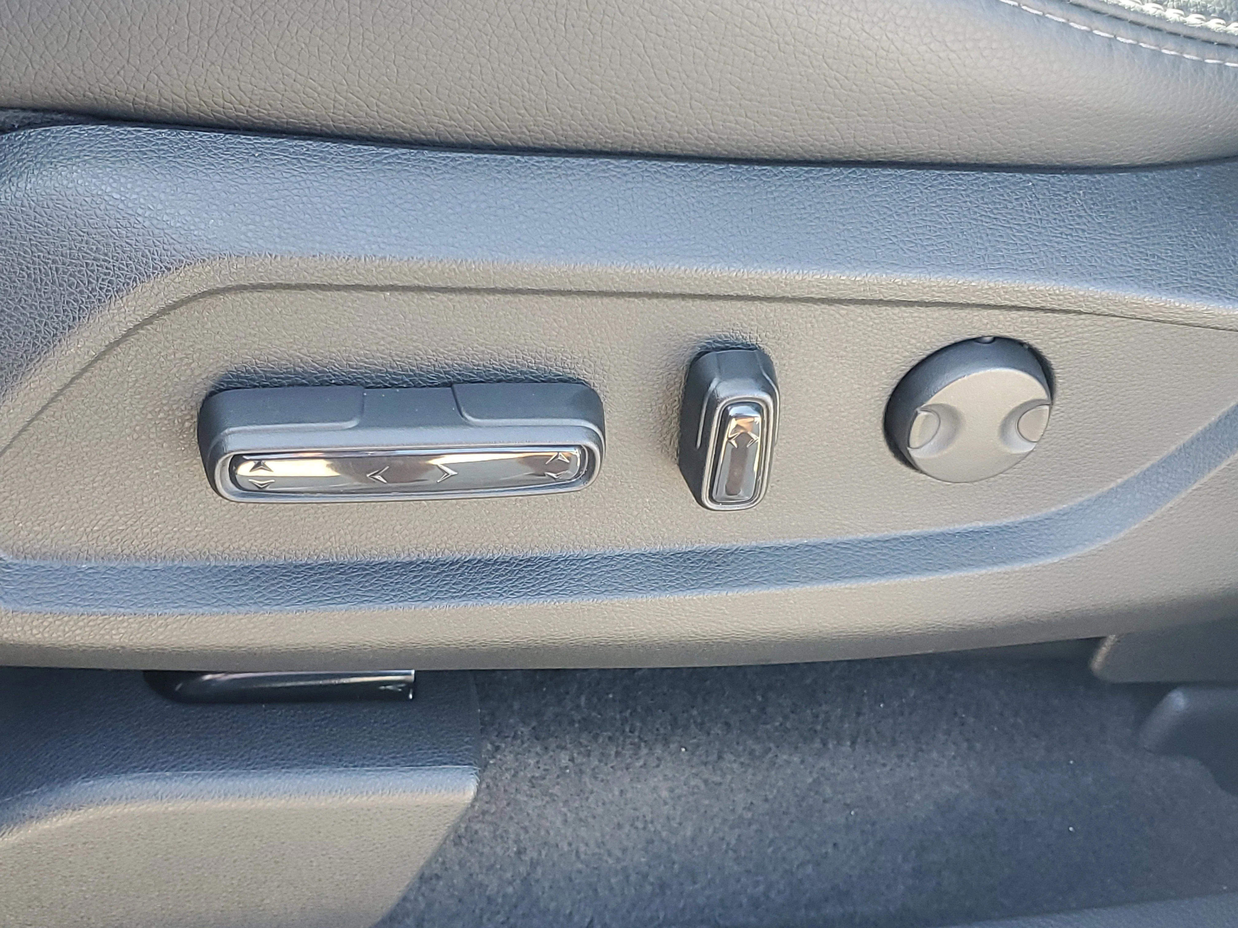 Used 2025 Platinum White Pearl Honda Touring image 19