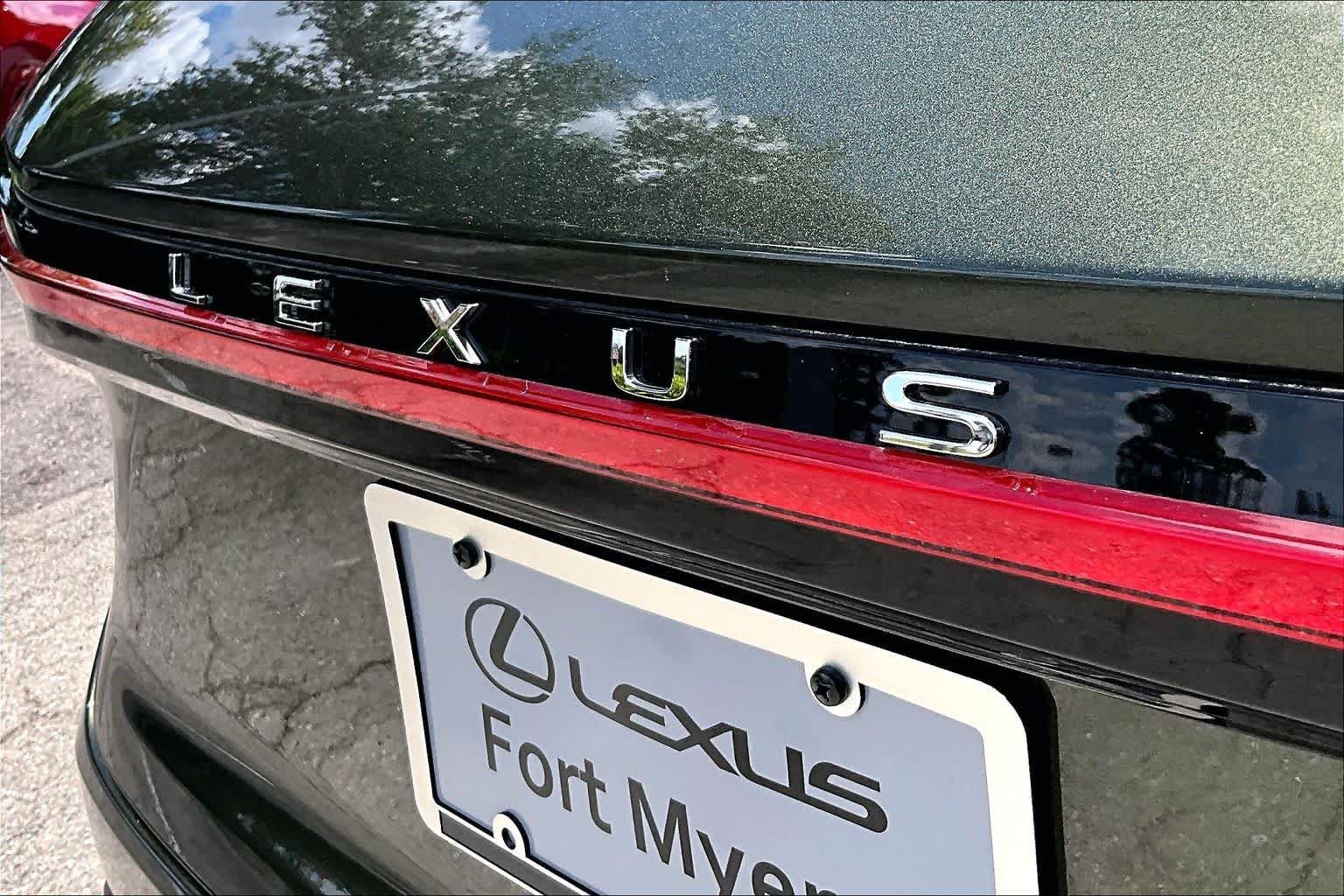 Used 2026 Nori Green Pearl Lexus Premium image 31