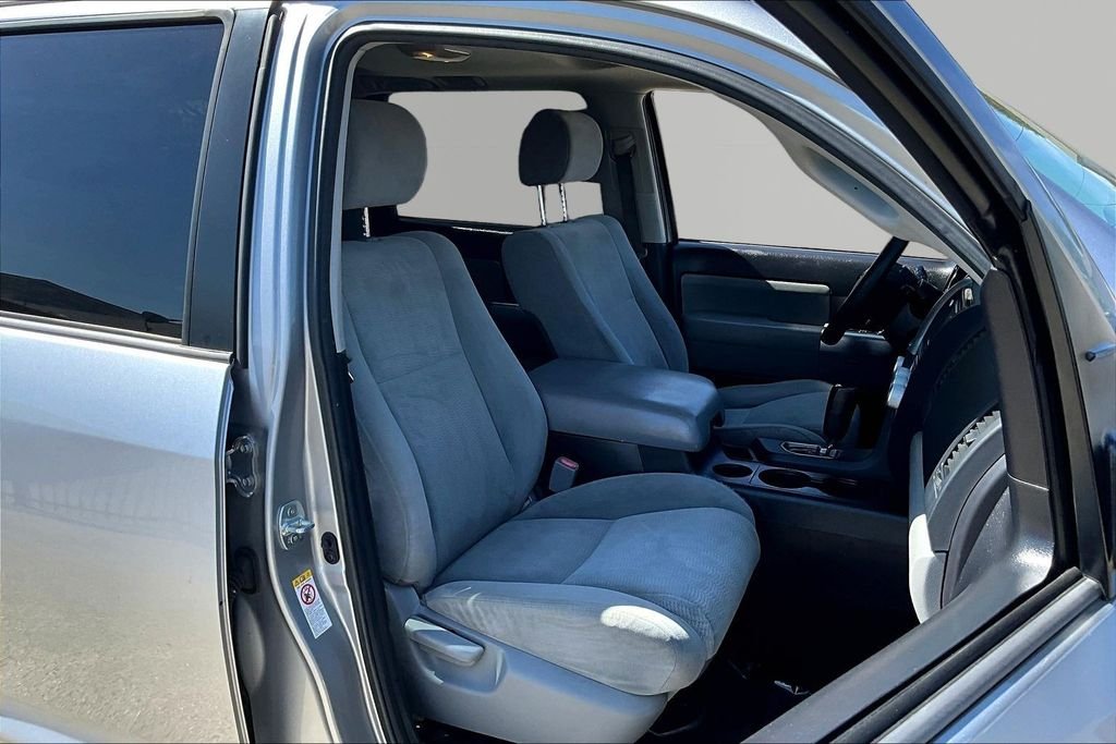 Used 2018 Silver Toyota SR5 image 29