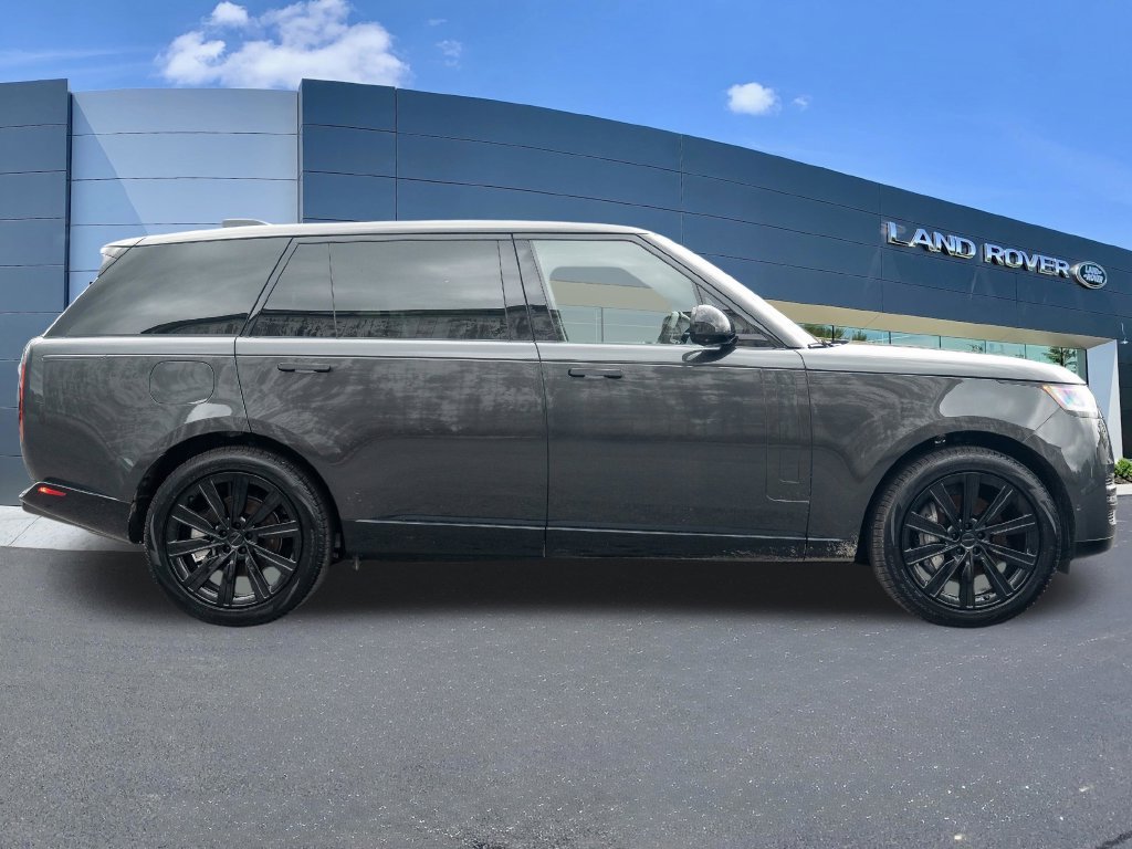 New 2026 Carpathian Grey Land Rover SE image 8