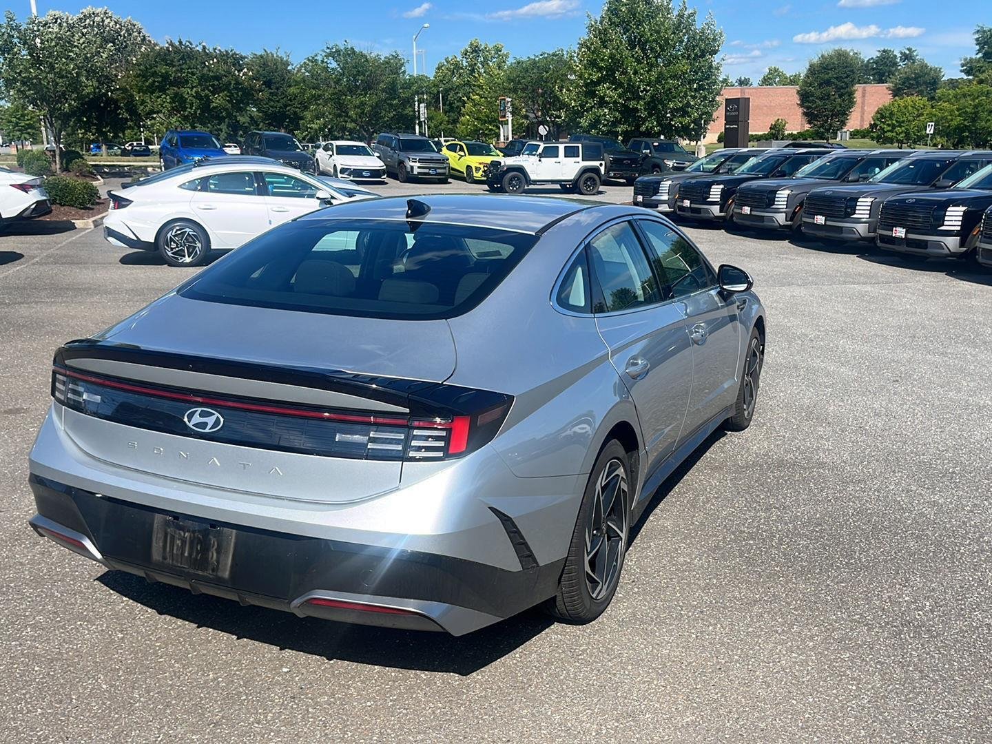 Used 2026 Aero Silver Hyundai SEL Sport image 6