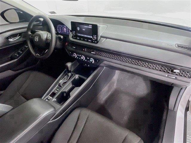Used 2025 Platinum White Pearl Honda SE image 29