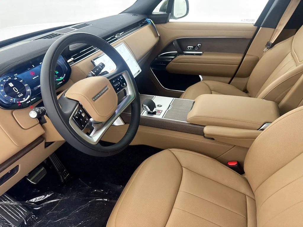 New 2026 Ostuni Pearl White Land Rover SE image 9