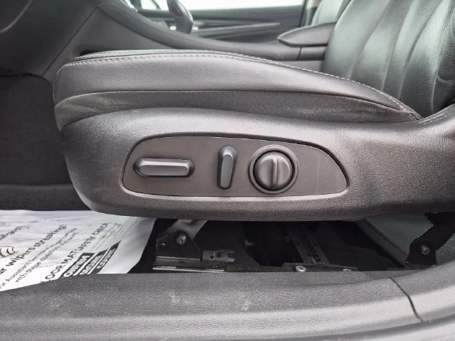 Used 2017 BLACK OYNX Buick Essence image 17