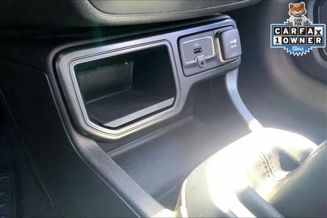 Used 2018 Black Jeep Latitude image 32
