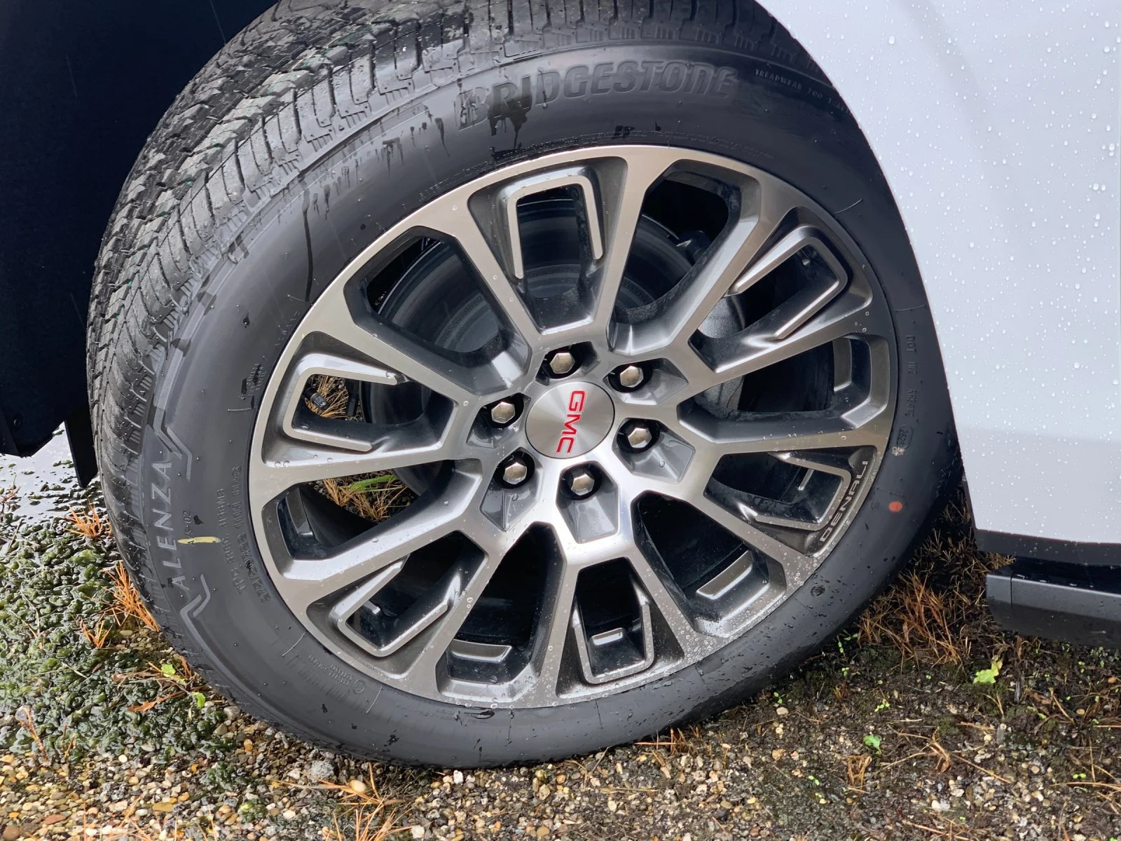 2026 GMC Yukon Denali - Photo 32