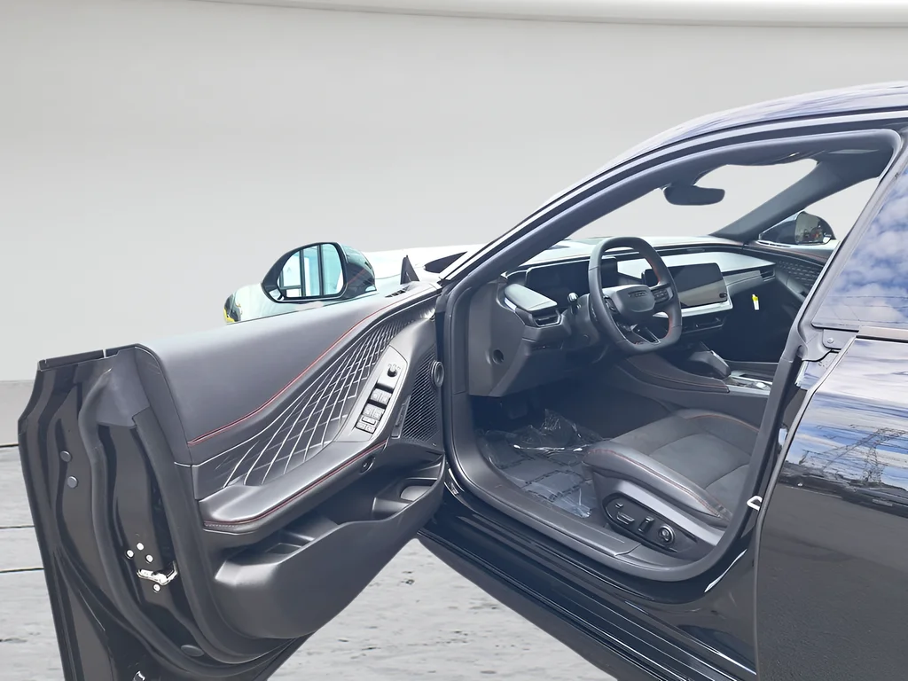 New 2026 Diamond Black Crystal Pearlcoat Dodge R/T Plus image 9