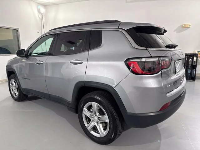 Used 2024 Gray Jeep Latitude image 5