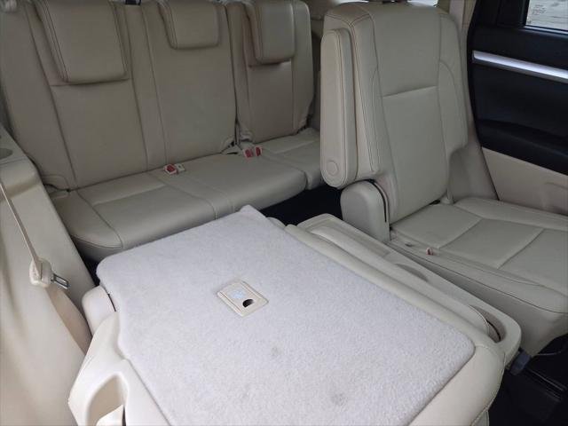 Certified Used 2017 ALUMINA JADE METAL Toyota  image 8