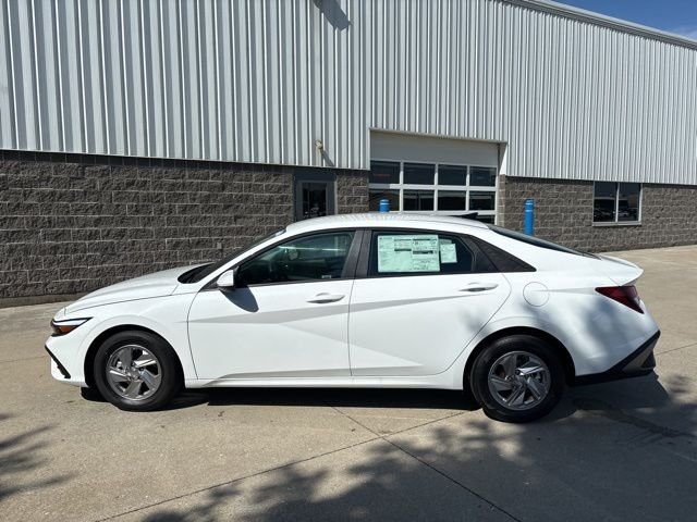 New 2026 White Hyundai SE image 9