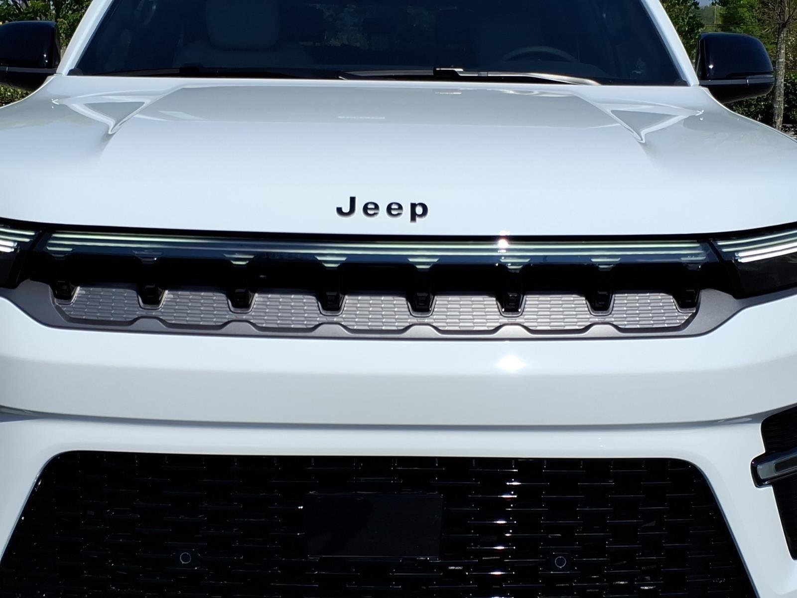 New 2026 Bright White Clear-Coat Exterior Paint Jeep Limited Altitude image 14