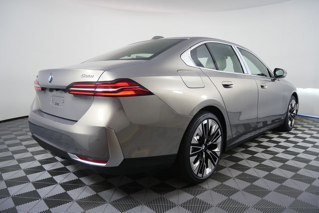Used 2026 Oxide Grey Metallic BMW 530i xDrive image 3