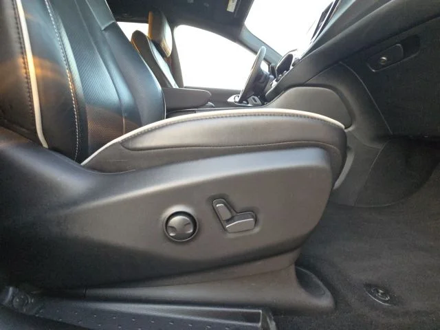 Used 2025 White Chrysler Limited image 22