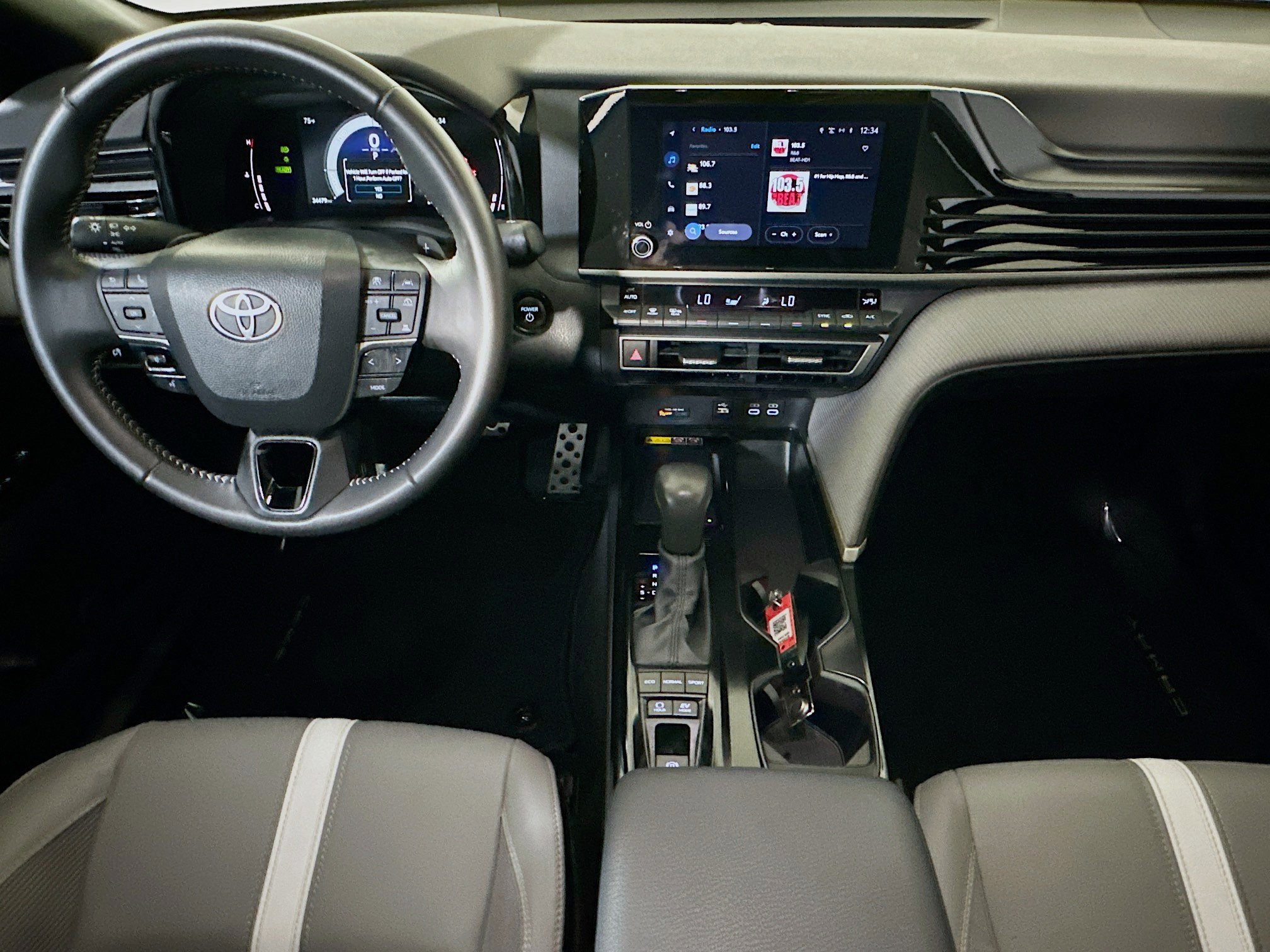 Used 2025 Heavy Metal Toyota SE image 27