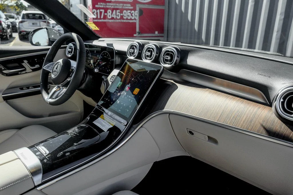 Certified Used 2026  Mercedes-Benz GLC 300 image 21