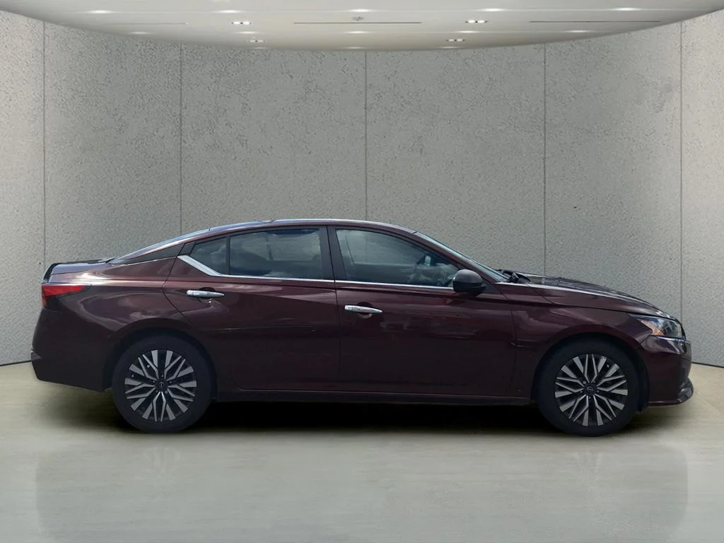 2024 Nissan Altima SV - Photo 6