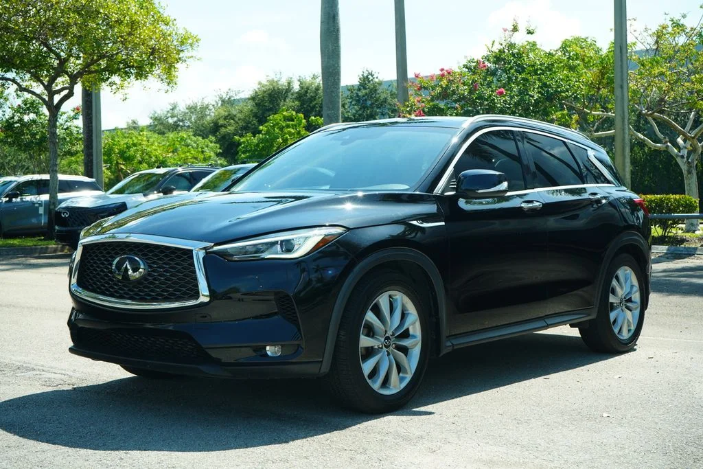 Used 2021 Black INFINITI LUXE image 3