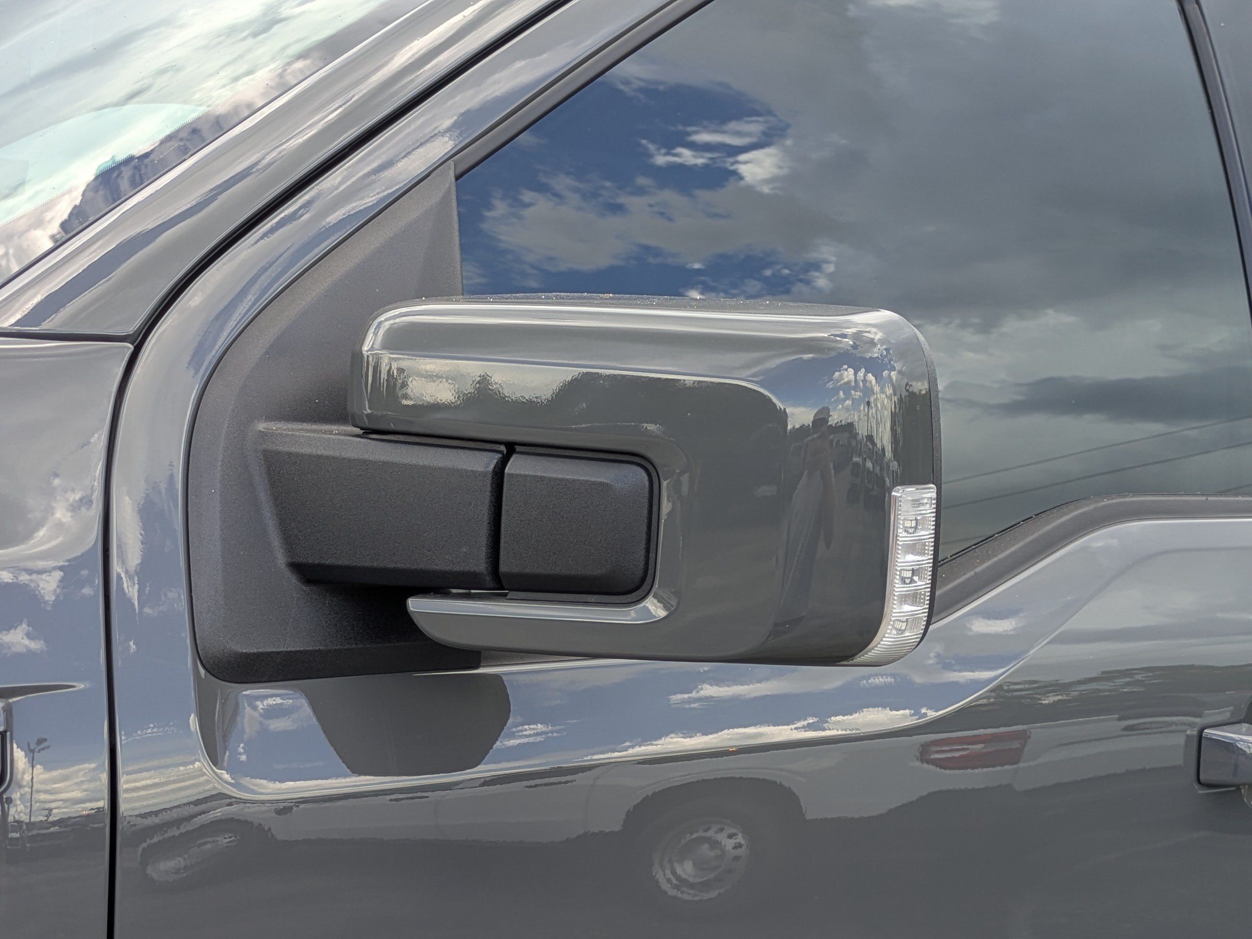 Used 2021  Ford LARIAT image 12