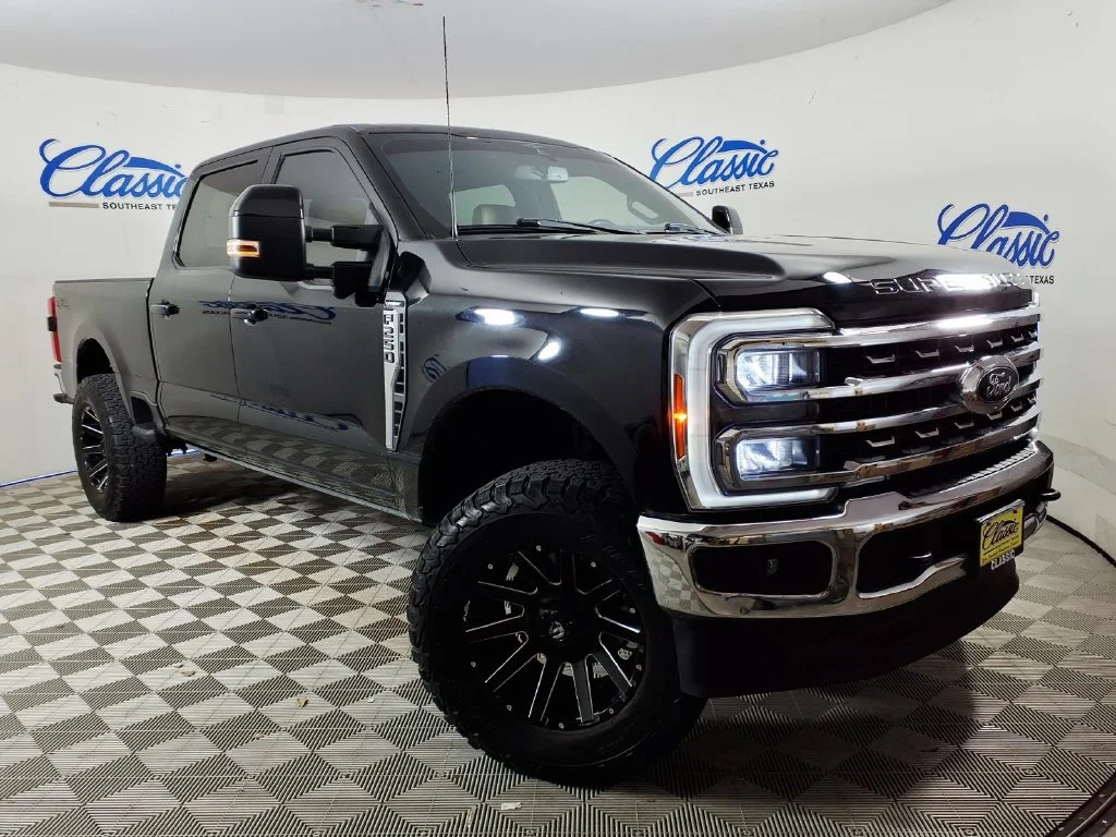 Used 2023 Black Ford Lariat image 1