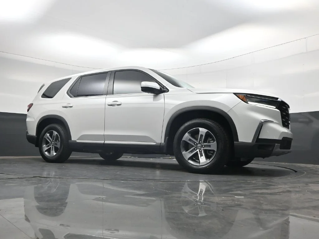 Certified Used 2025 Platinum White Pearl Honda EX-L image 31