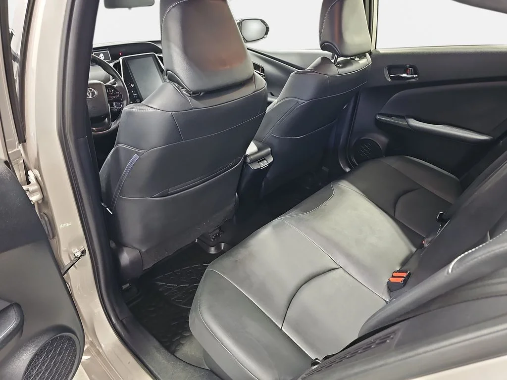 Used 2020 Silver Toyota XLE image 13