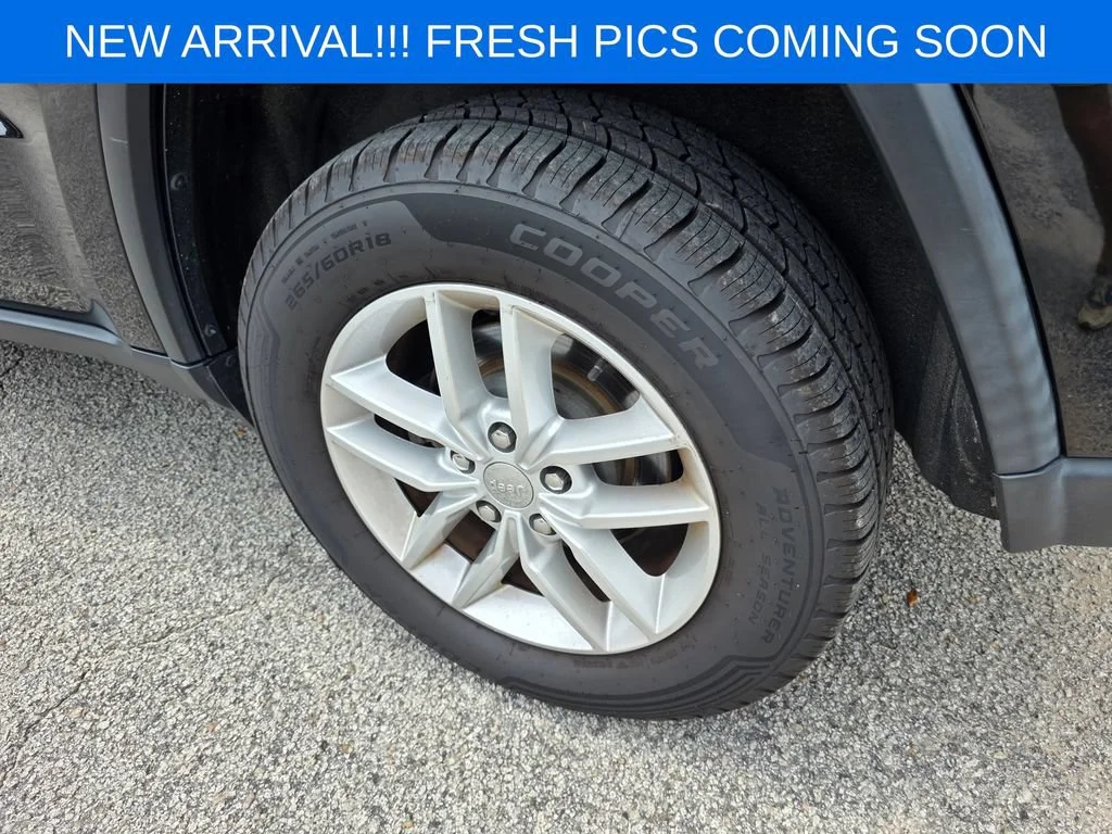 Used 2017 Black Jeep Laredo image 7