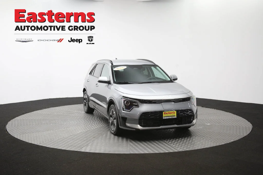 Used 2023 Gray Kia Wind image 52