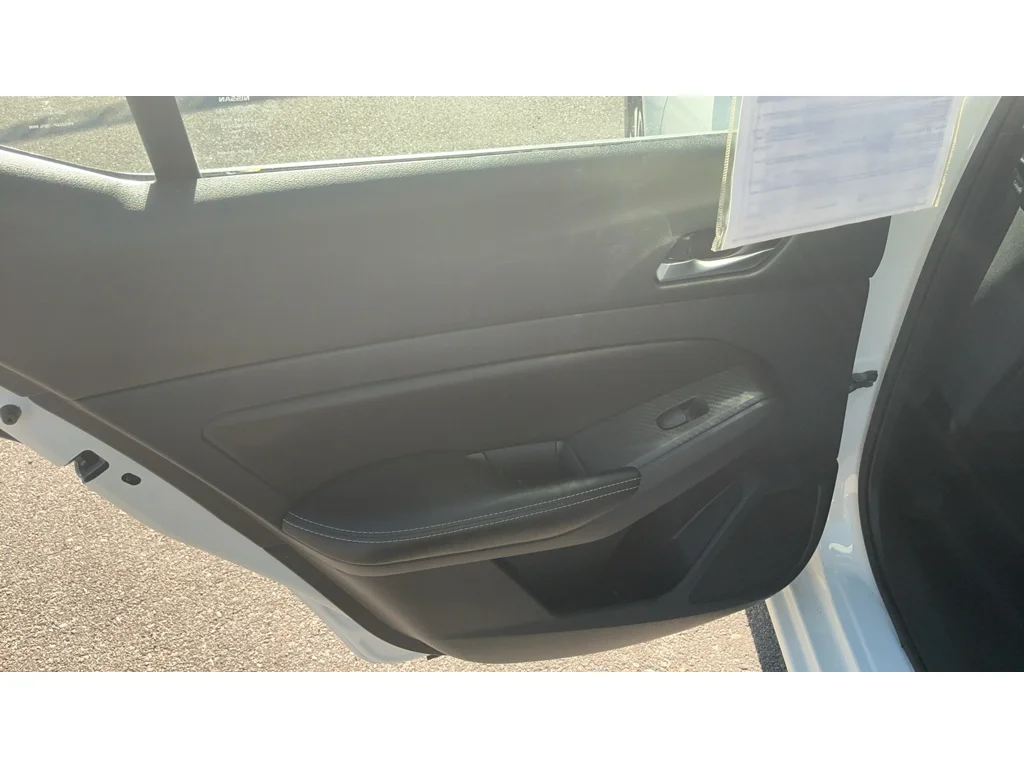 Used 2022 Pearl White Tricoat Nissan 2.5 SV image 15