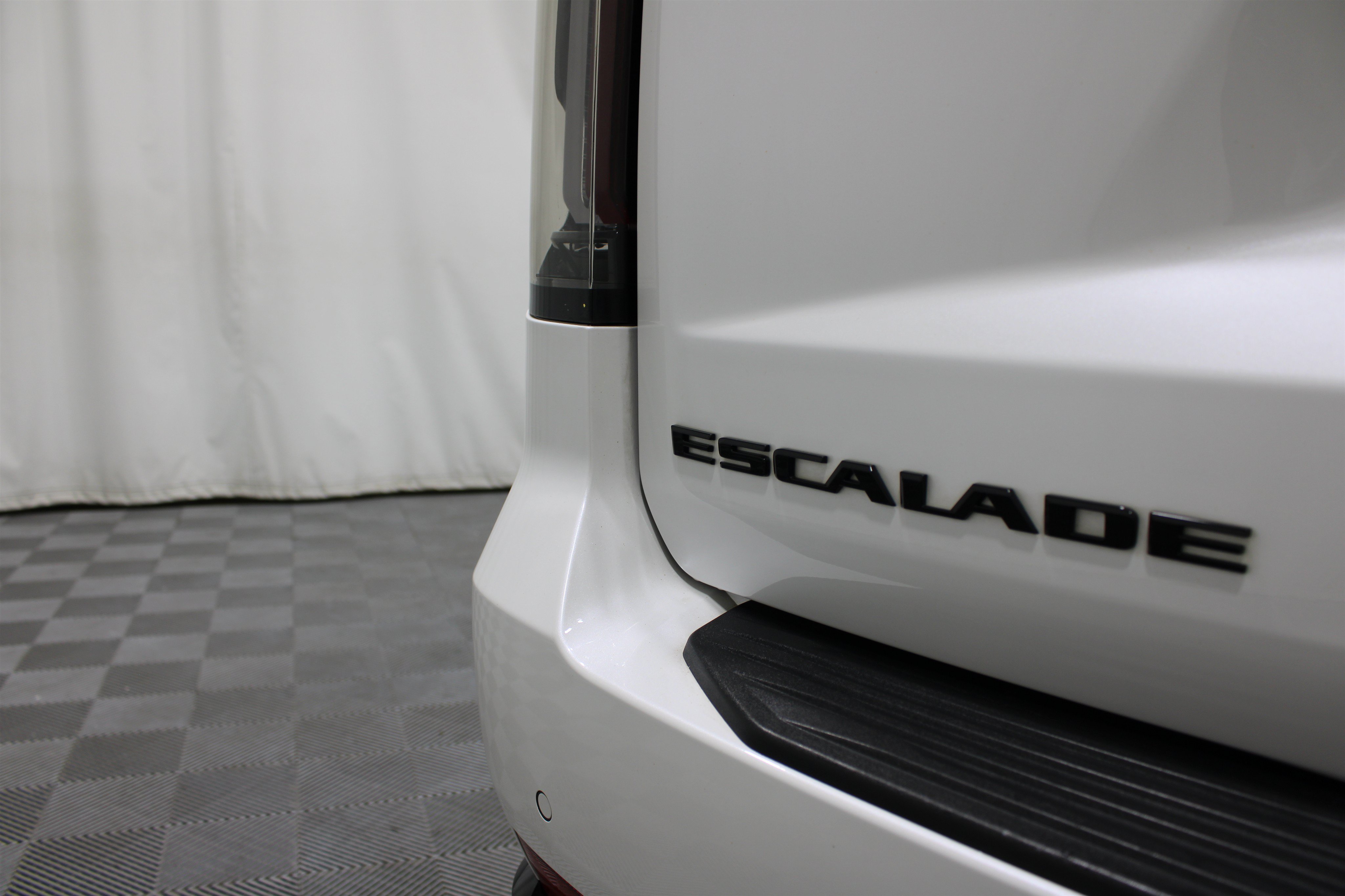 Used 2023 Crystal White Tricoat Cadillac 4WD Sport Platinum image 33