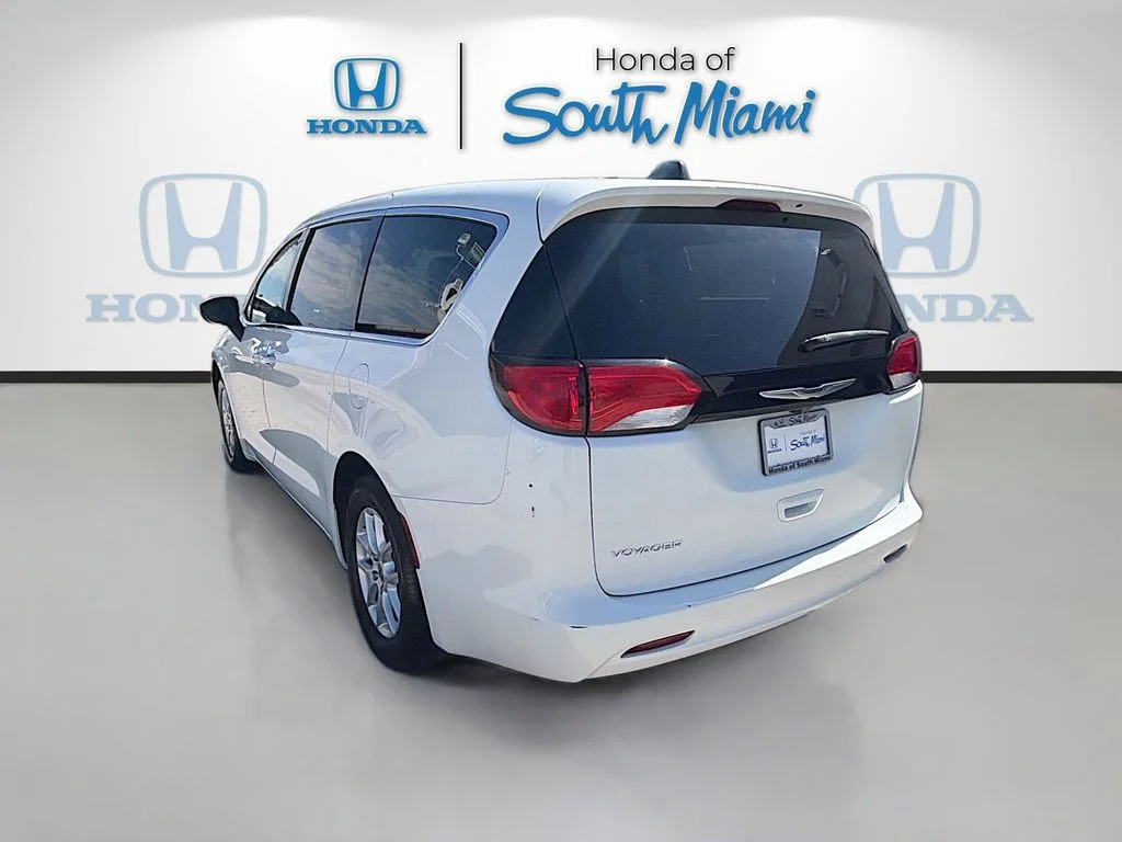 Used 2023 White Chrysler LX image 5