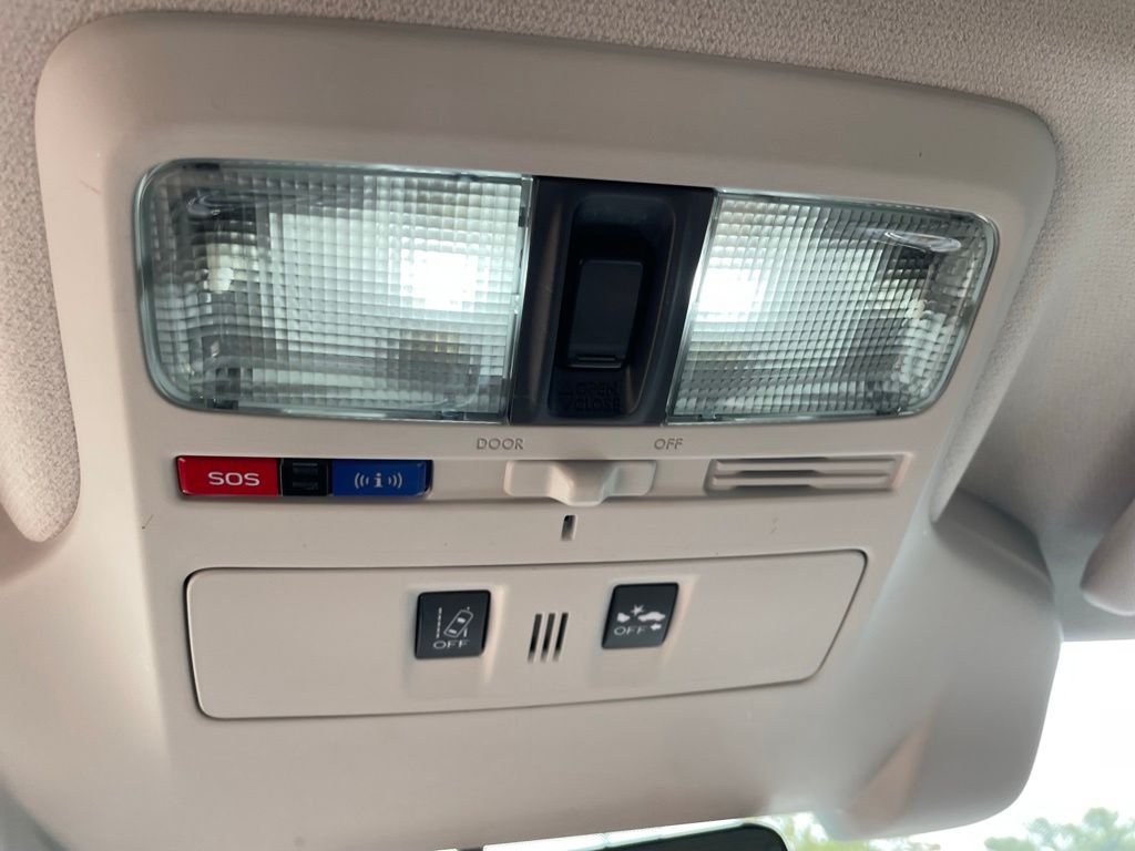 Used 2018 Ice Silver Metallic Subaru 2.5i Limited image 17