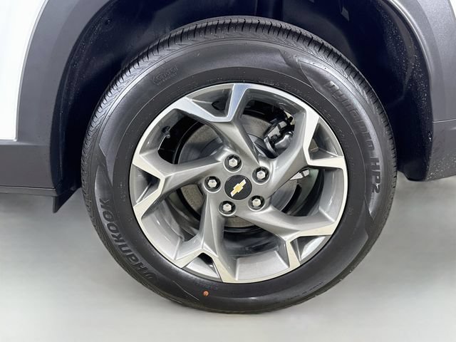 New 2026 Summit White Chevrolet LT image 31