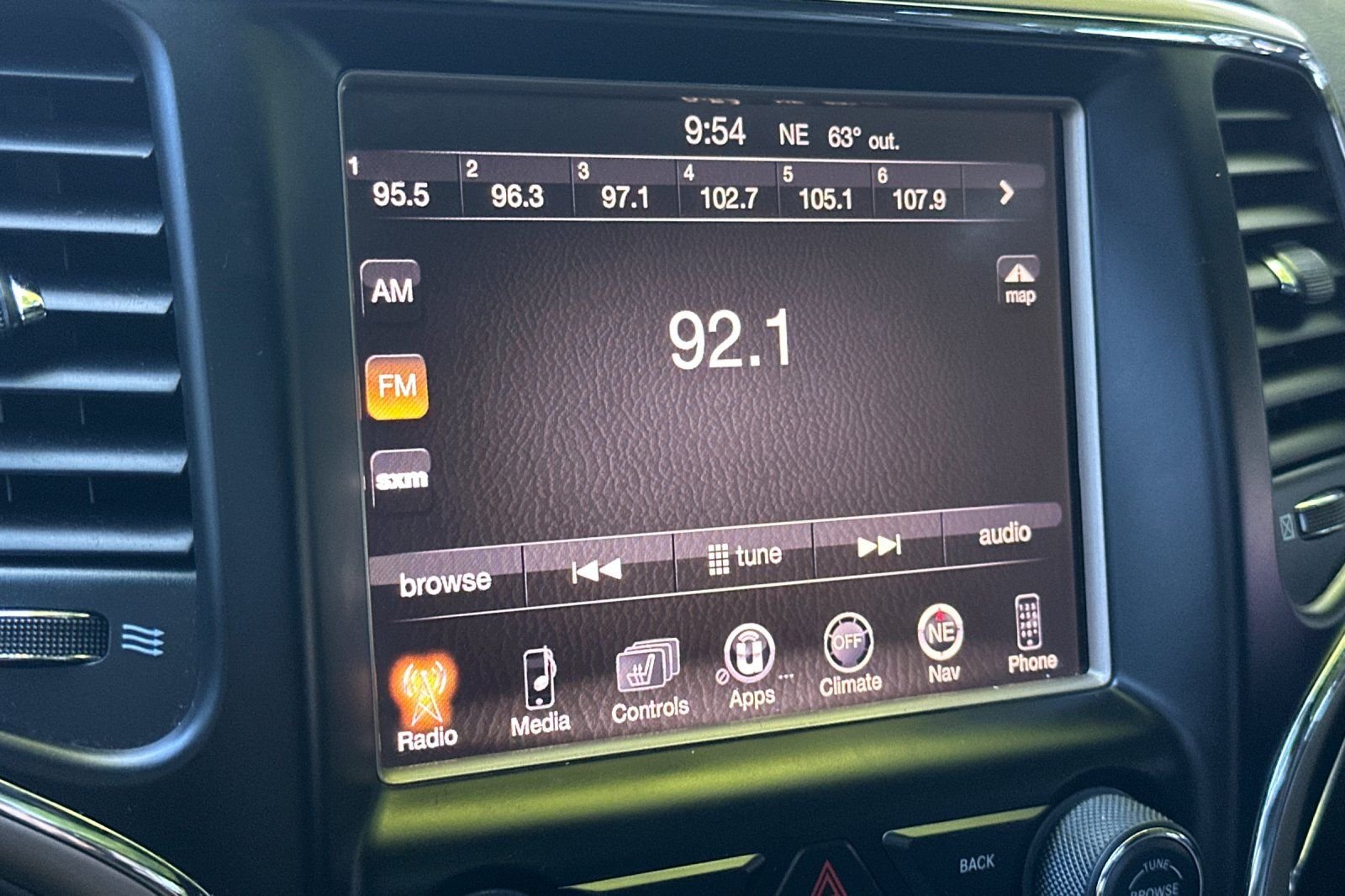 Used 2015 White Jeep Limited image 18