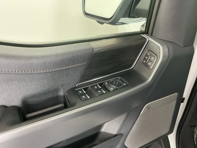 New 2025 Oxford White Ford Lariat image 16