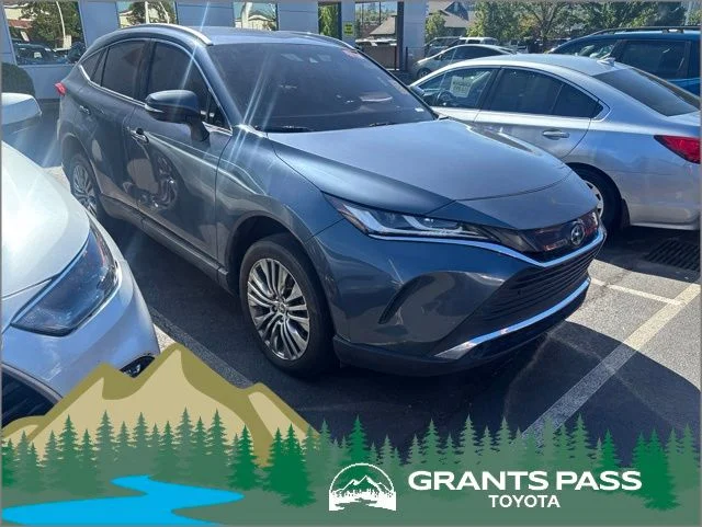 2022 Toyota Venza XLE Hybrid AWD's photo