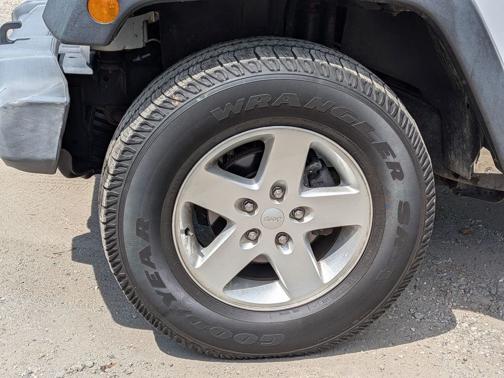Used 2016 White Jeep Unlimited Sport image 10