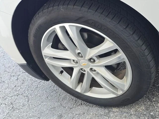 Used 2019 Beige Chevrolet Premier image 21