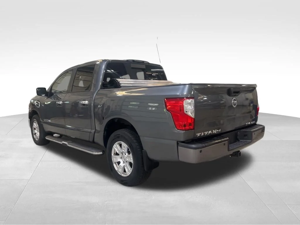 Used 2017 Gray Nissan SV image 3