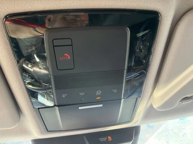 Used 2025 Silver Mitsubishi SE image 47