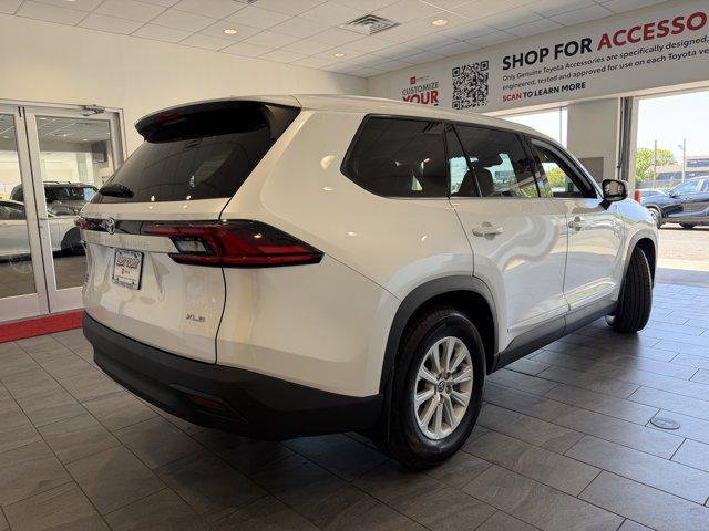 Certified Used 2026 WIND CHILL PEARL Toyota  image 28