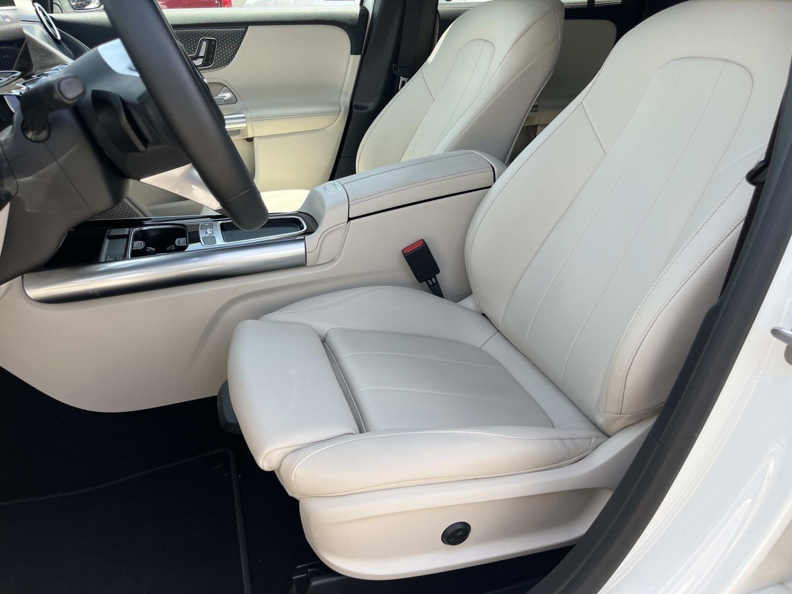 Certified Used 2025 Polar White Mercedes-Benz GLA 250 image 22