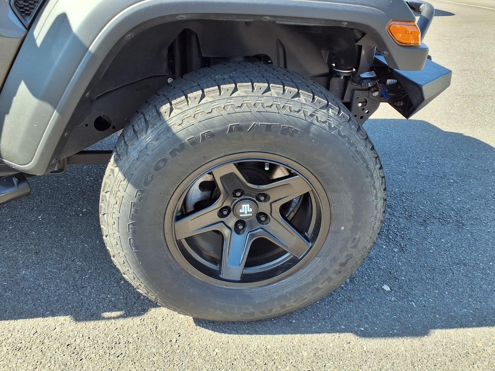 Used 2020 Granite Crystal Metallic Clearcoat Jeep Sport image 11