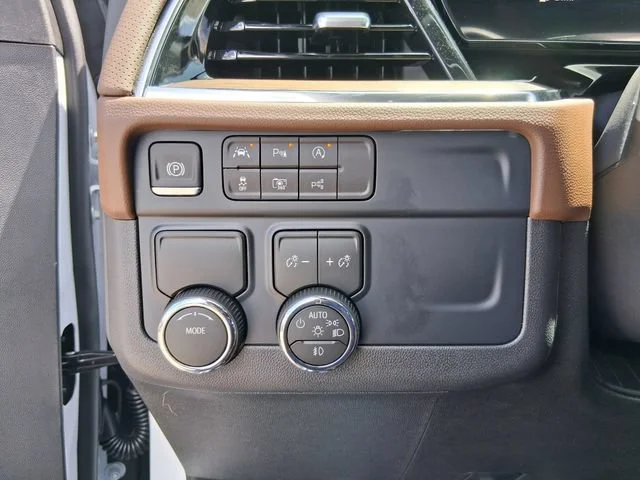 New 2026 Polar White Tricoat Chevrolet High Country image 10
