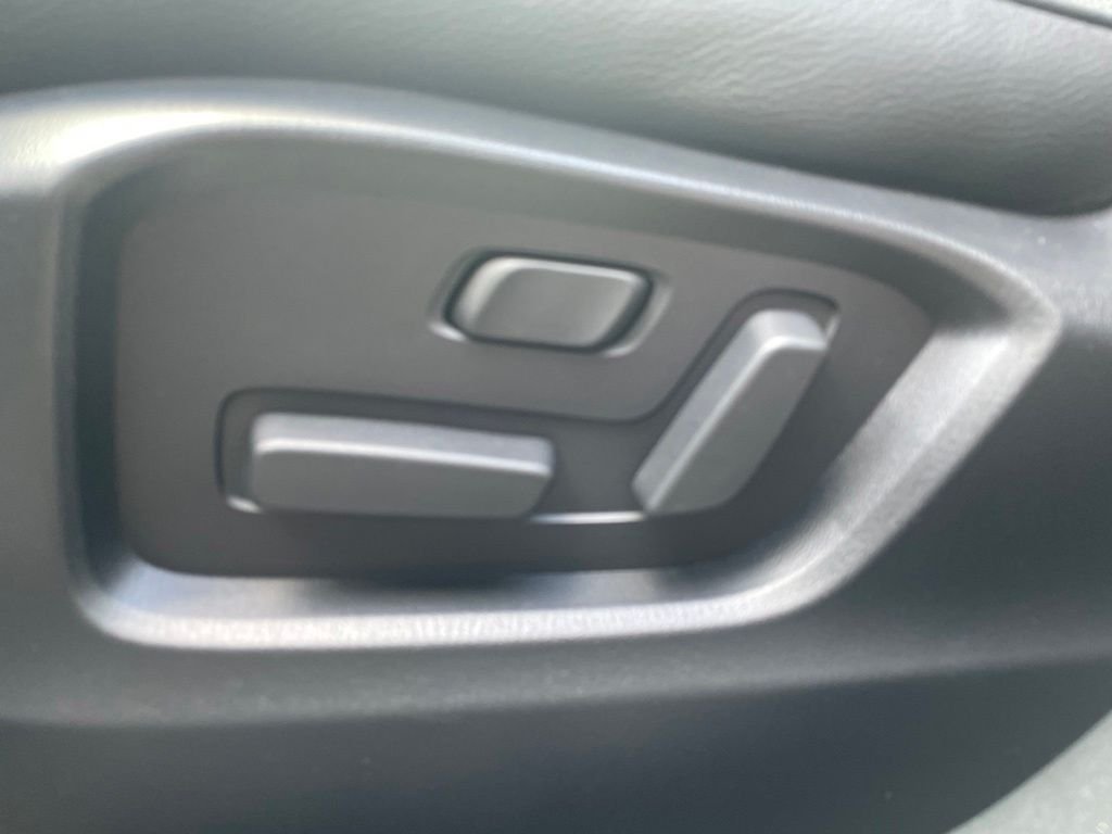 Used 2025 Rhodium White Metallic Mazda 2.5 S Carbon Edition image 17