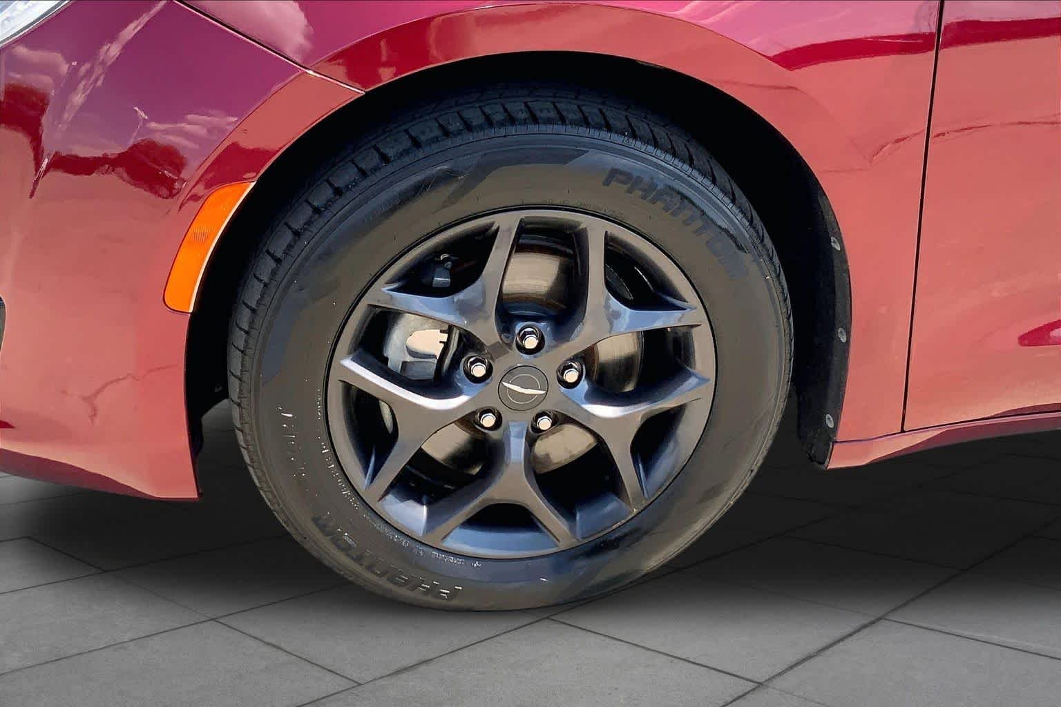 Used 2020 Velvet Red Pearlcoat Chrysler Touring L image 11