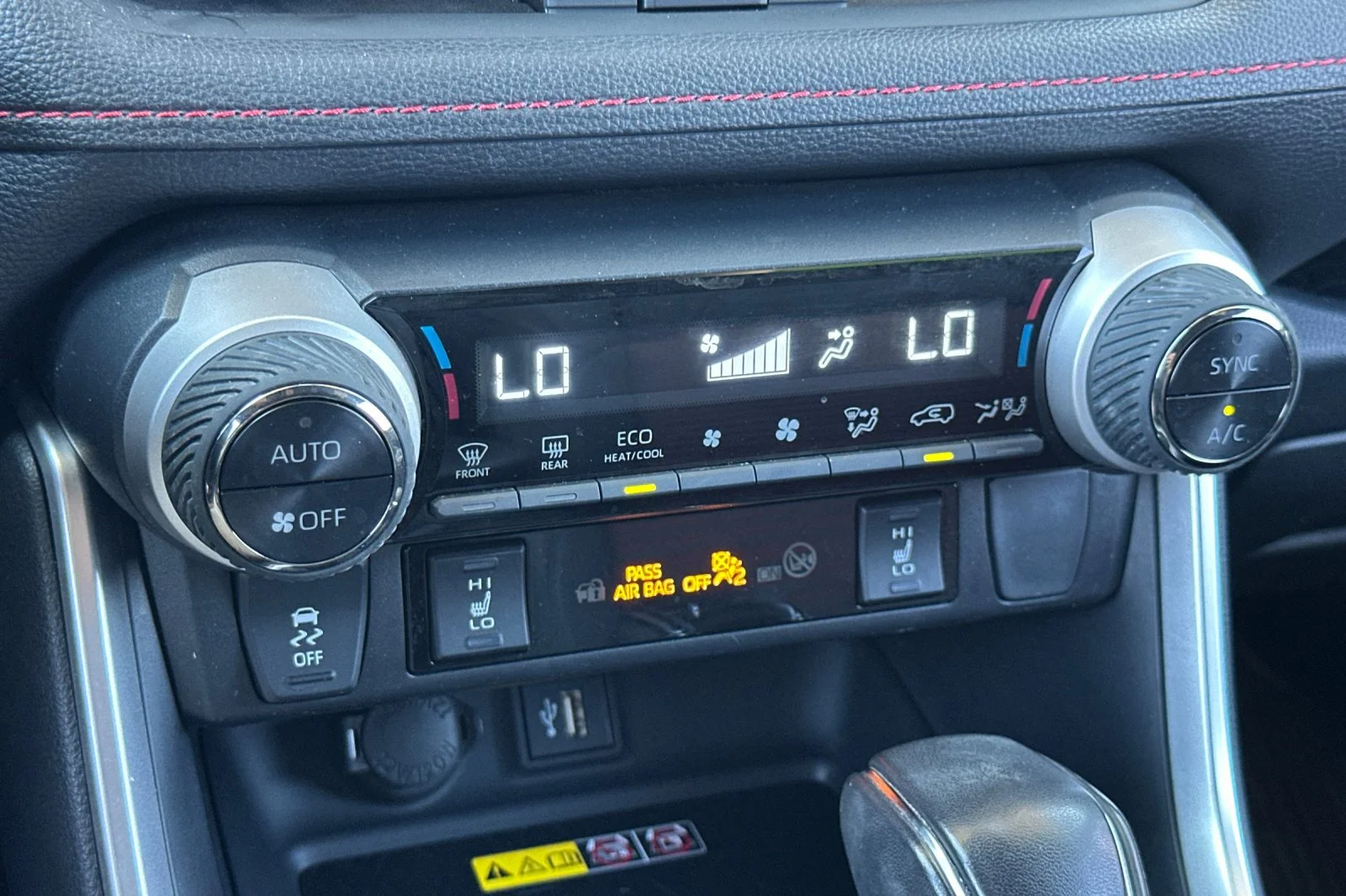 2024 Toyota RAV4 XSE - Photo 26