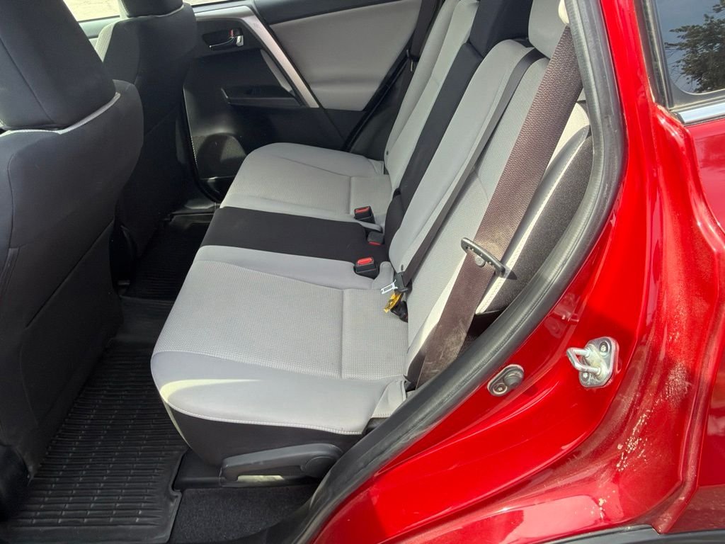 Used 2016 Red Toyota XLE image 9